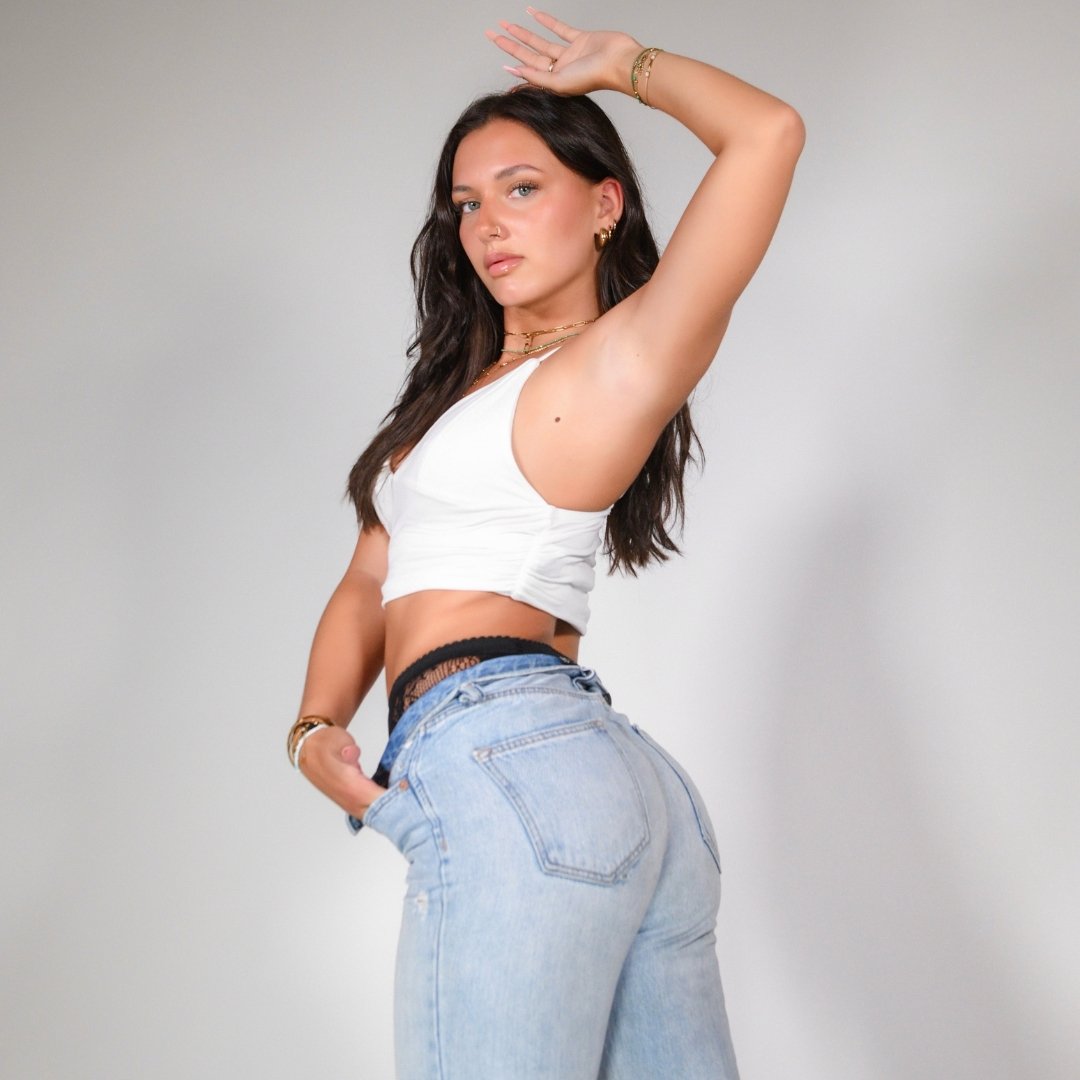 Charlotte-female-model-for-hire-in-Cyprus (2)