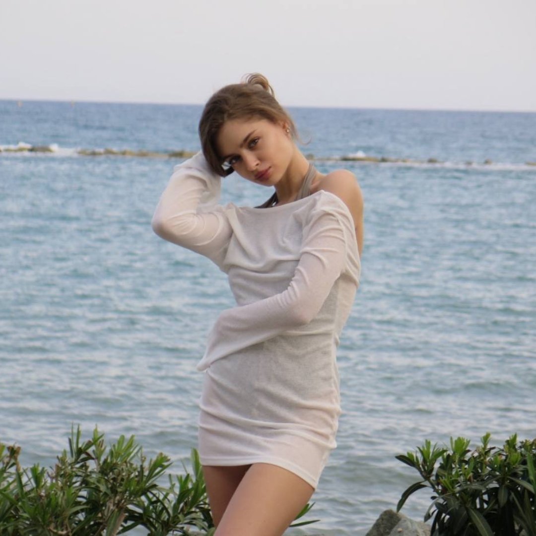 Женщина-модель для найма на Кипре